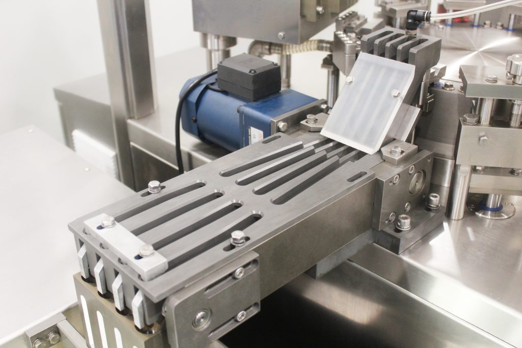 Automatic Capsule Liquid Filling Machine With Capsule Banding — image 4